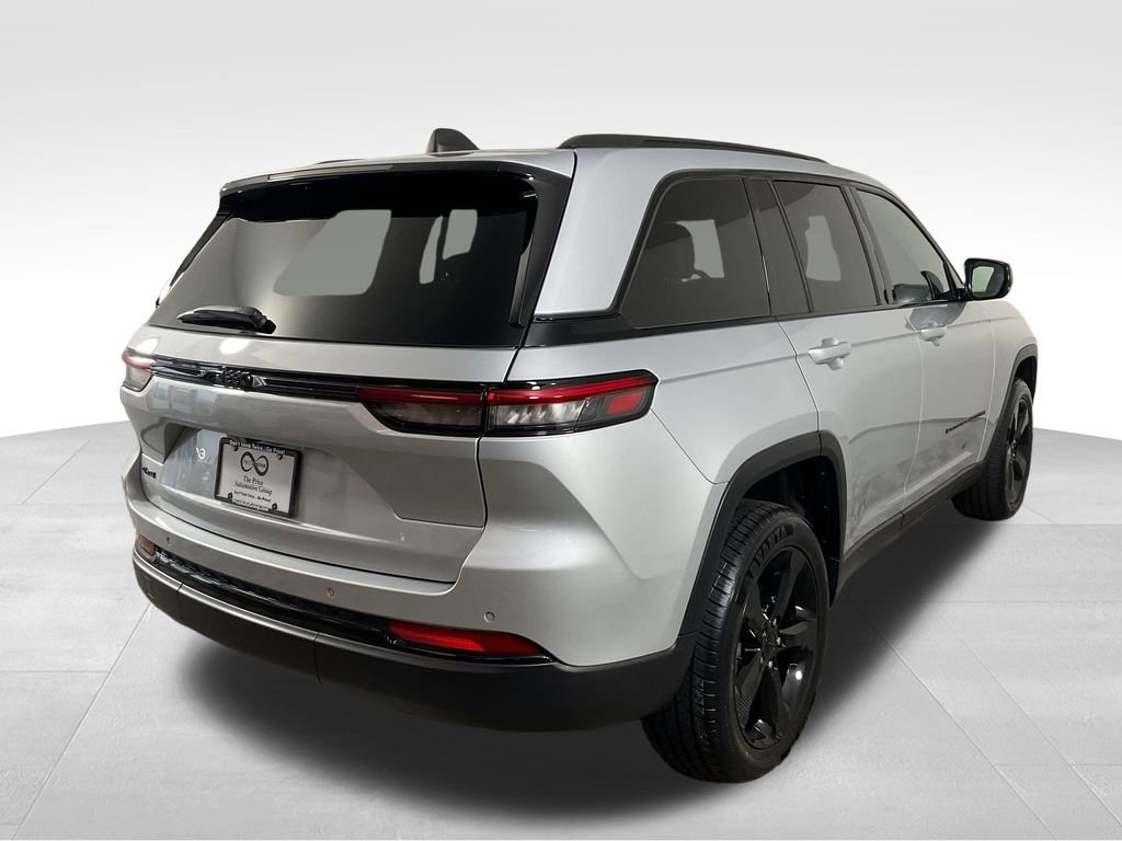 Used 2023 Jeep Grand Cherokee Altitude image 9