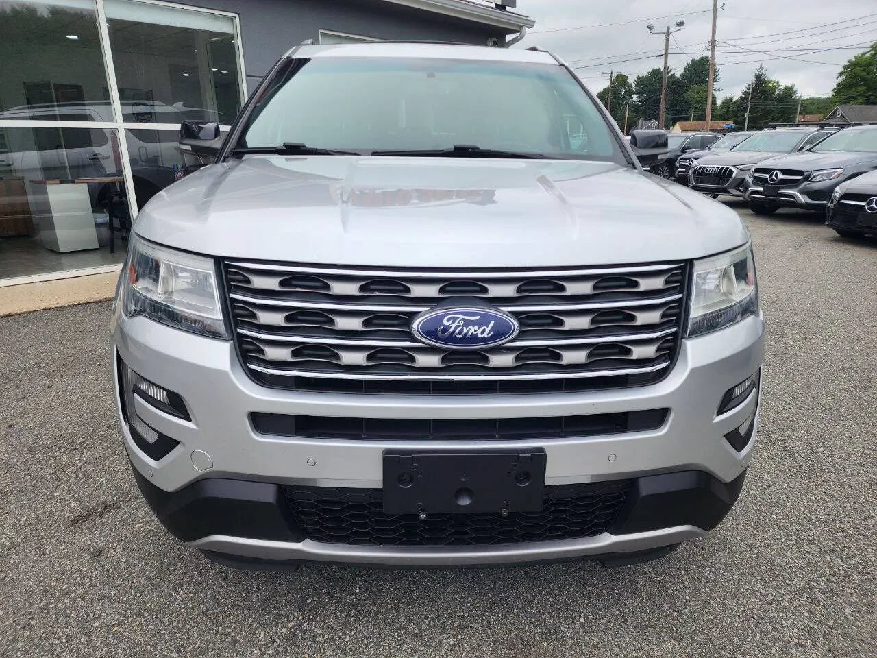 Used 2016 Ford Explorer XLT w/ Equipment Group 202A AWD/4WD image 2