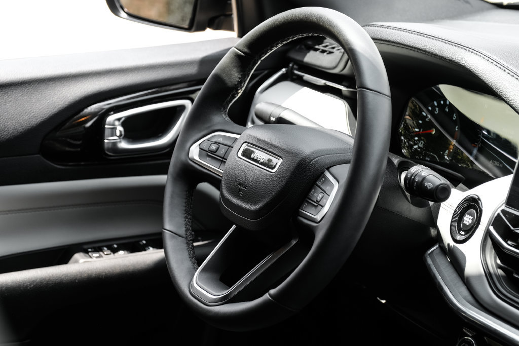 Used 2023 Jeep Compass Limited AWD/4WD image 24