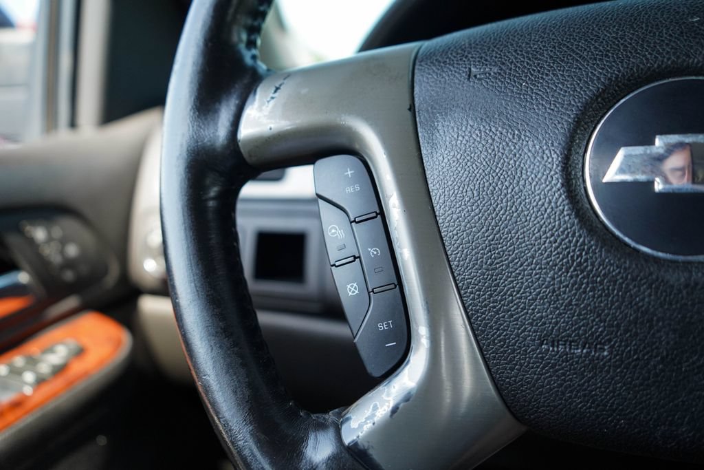 Used 2013 Chevrolet Avalanche LTZ RWD image 32