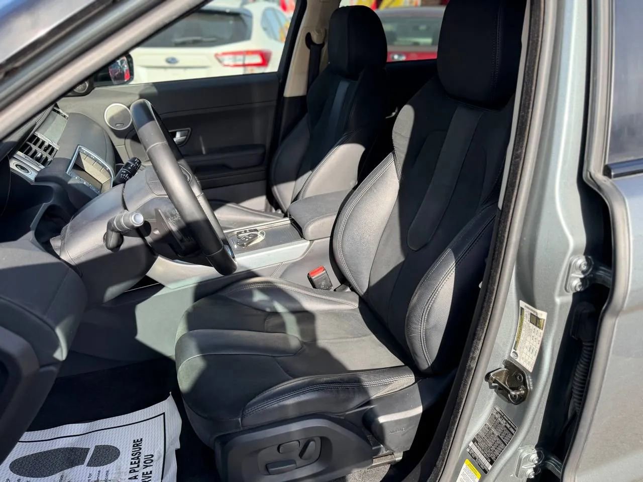 Used 2015 Land Rover Range Rover Evoque Pure image 20