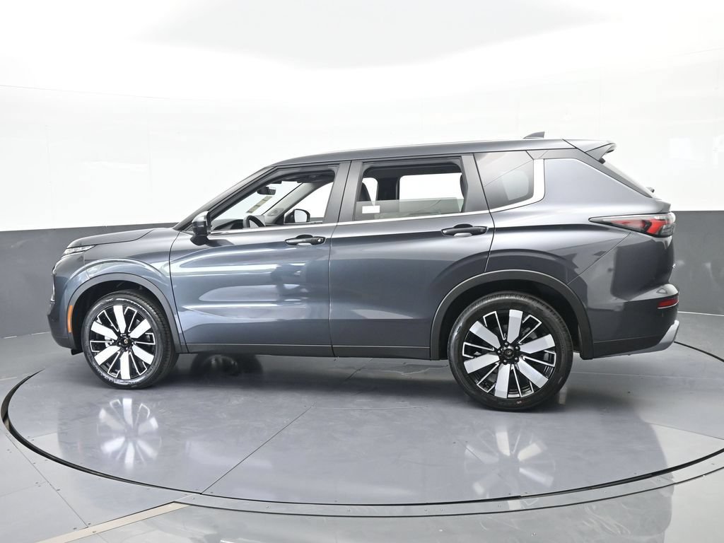 New 2026 Mitsubishi Outlander SE AWD/4WD image 3