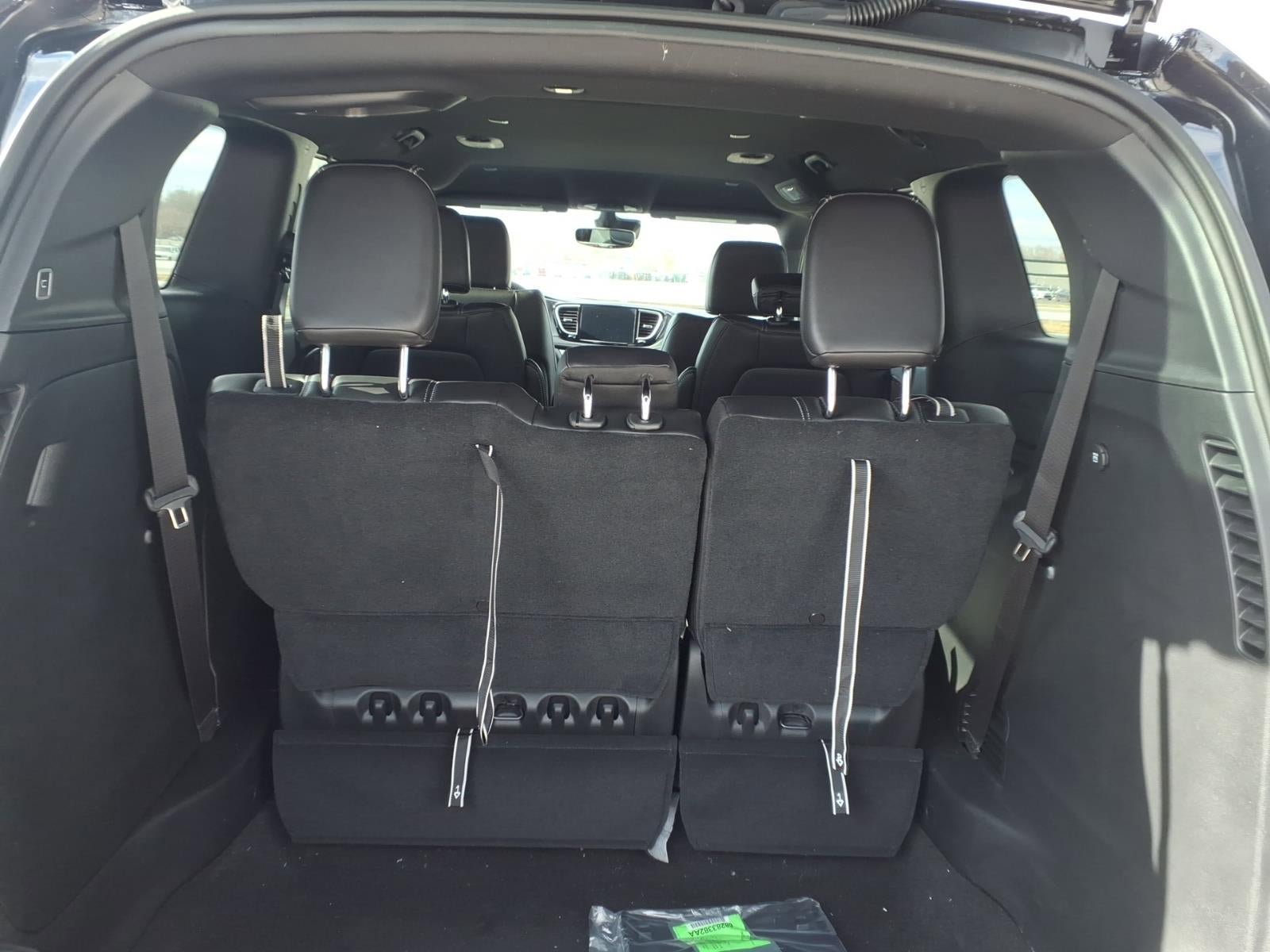 New 2026 Chrysler Pacifica Select FWD image 17