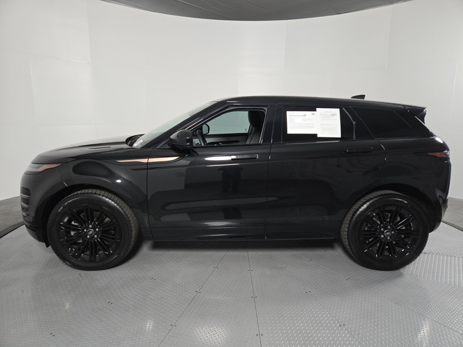Used 2024 Land Rover Range Rover Evoque Dynamic SE image 33