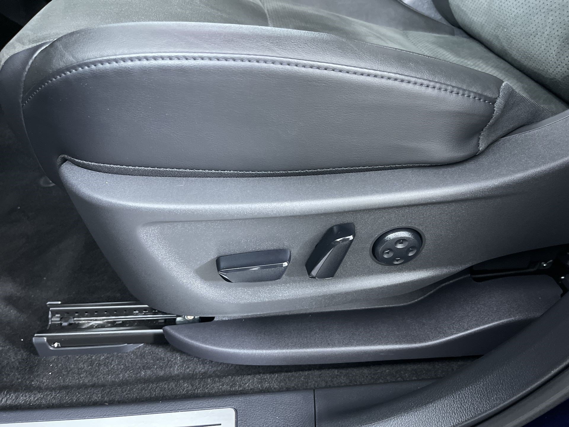 Certified 2024 Nissan Ariya AWD image 13