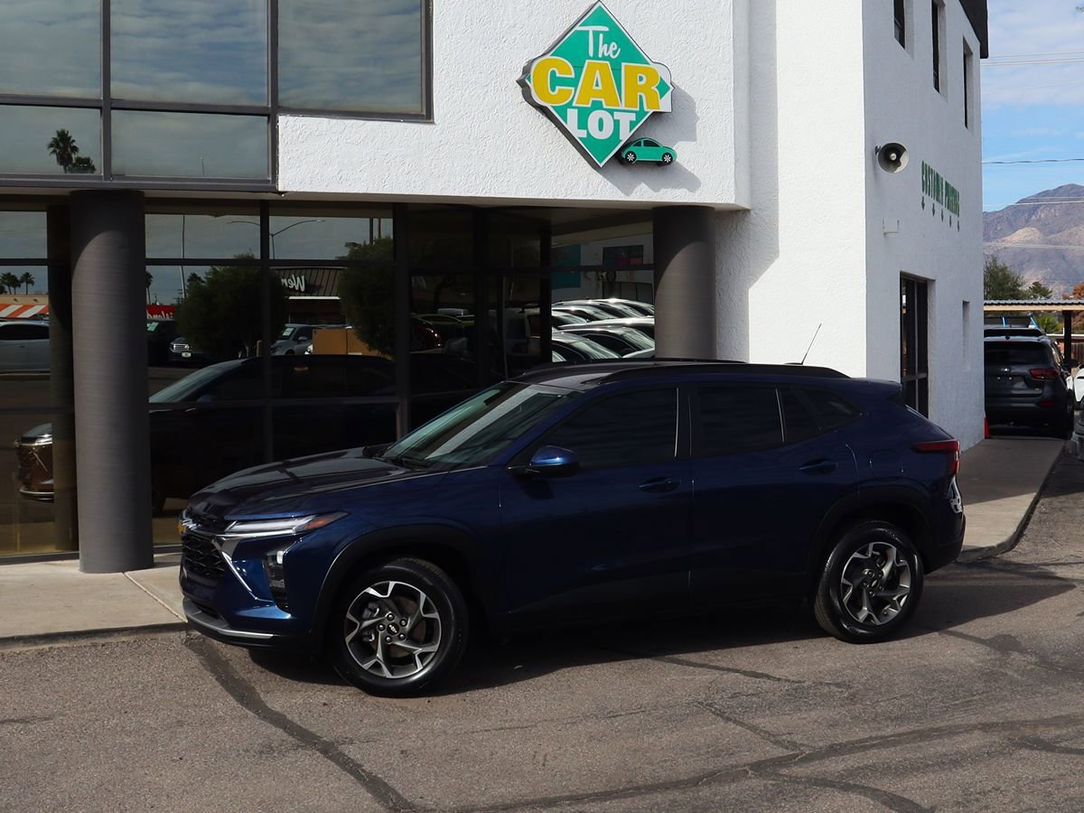 Used 2024 Chevrolet Trax LT w/ Driver Confidence Package FWD image 4