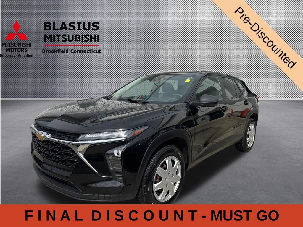 Used 2024 Chevrolet Trax LS FWD image 4