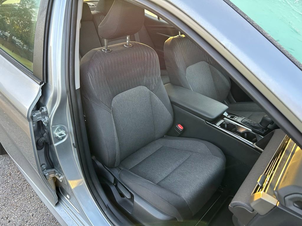 Used 2025 Toyota Camry LE w/ Convenience Package image 15