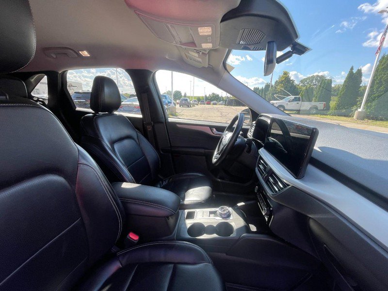 Used 2024 Ford Escape Platinum AWD/4WD image 3