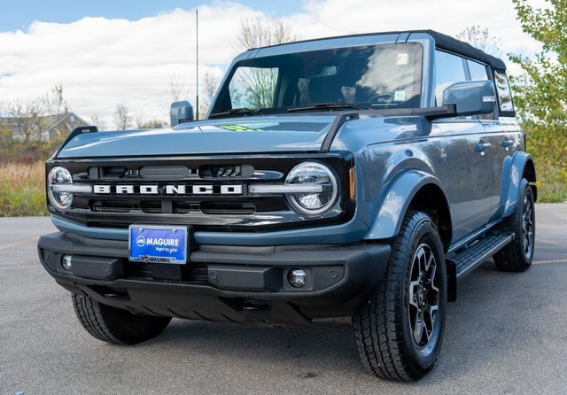 Used 2023 Ford Bronco Outer Banks image 2