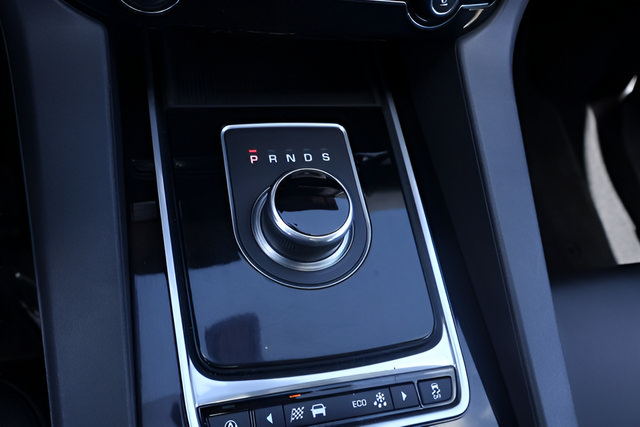 Used 2018 Jaguar F-PACE Premium AWD/4WD image 29