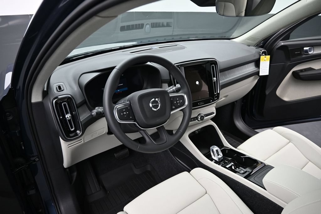 New 2026 Volvo XC40 B5 Ultra w/ Protection Package Premier AWD/4WD image 11