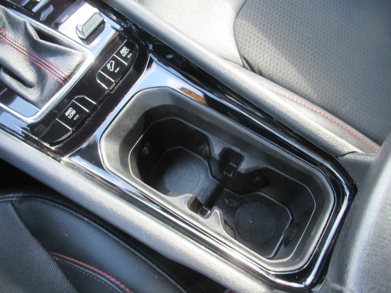 Used 2023 Jeep Compass Trailhawk image 40