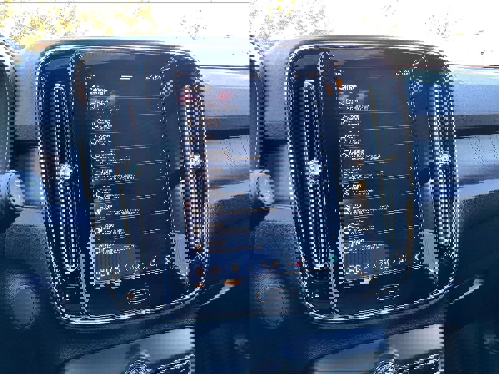 Used 2023 Volvo XC40 Recharge Plus image 39