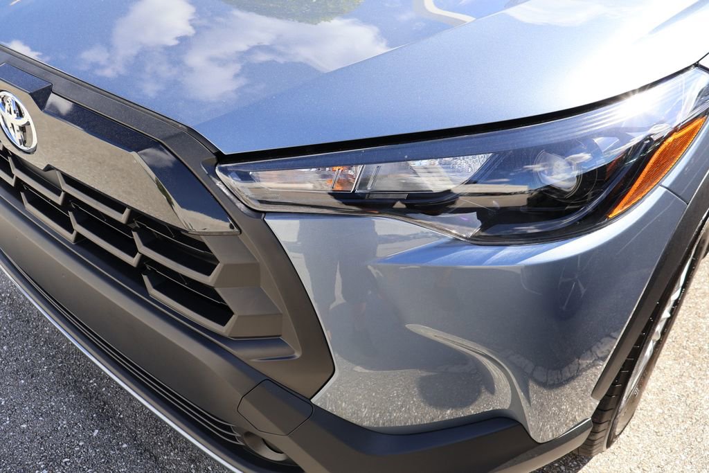 Used 2026 Toyota Corolla Cross LE FWD image 3