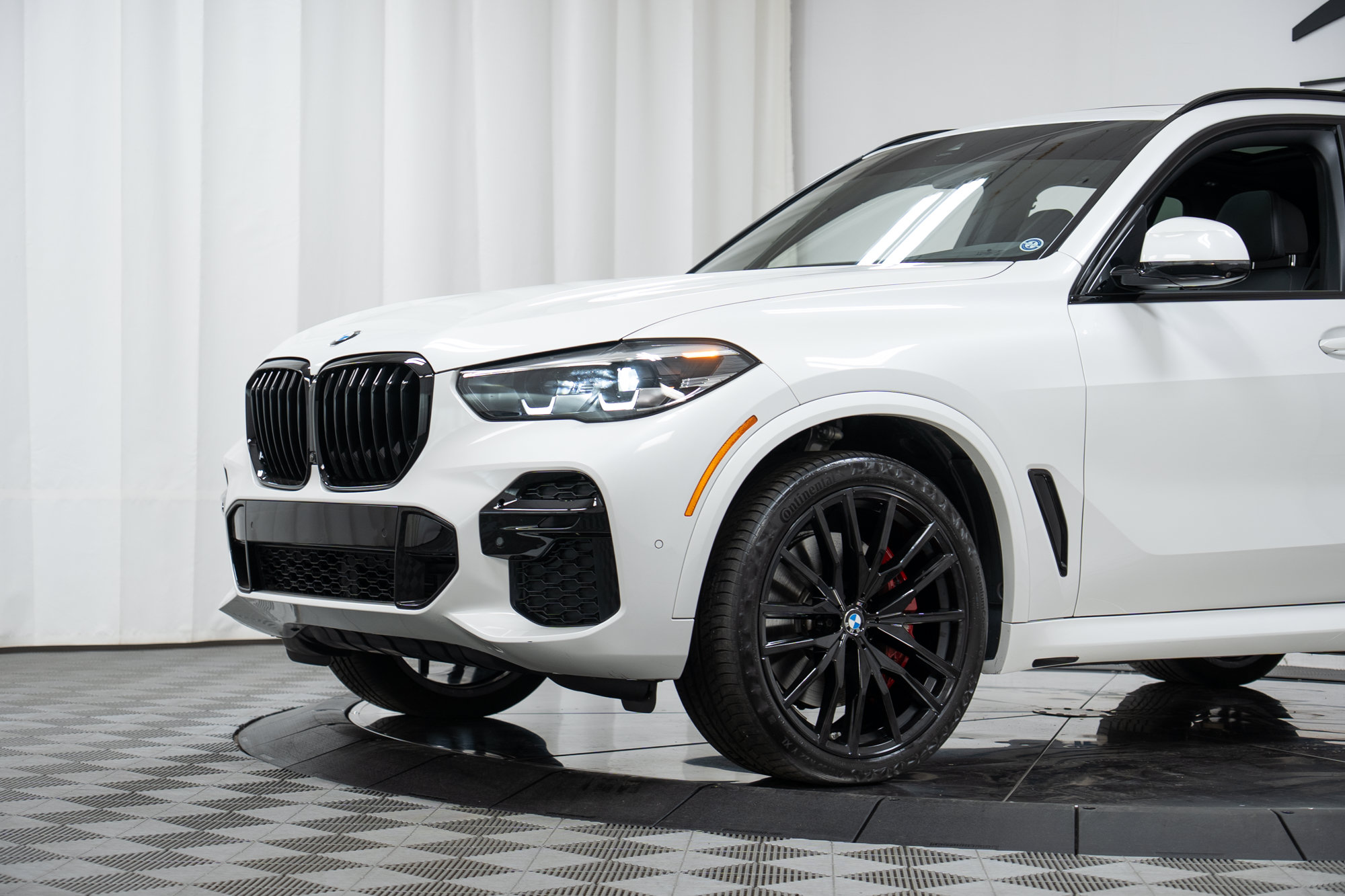 Used 2022 BMW X5 M50i w/ Premium Package AWD/4WD image 25