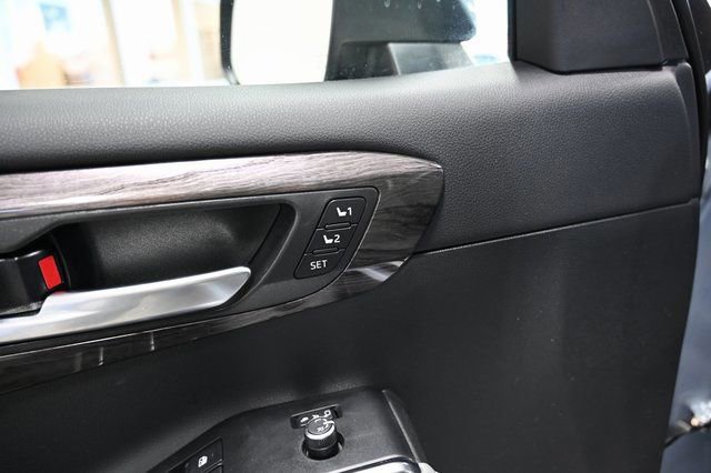 Used 2023 Toyota Highlander Limited image 30
