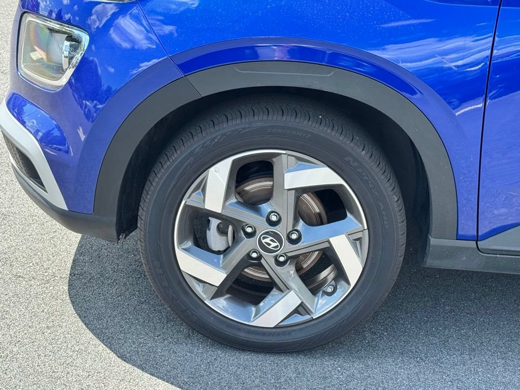 Used 2025 Hyundai Venue SEL FWD image 30