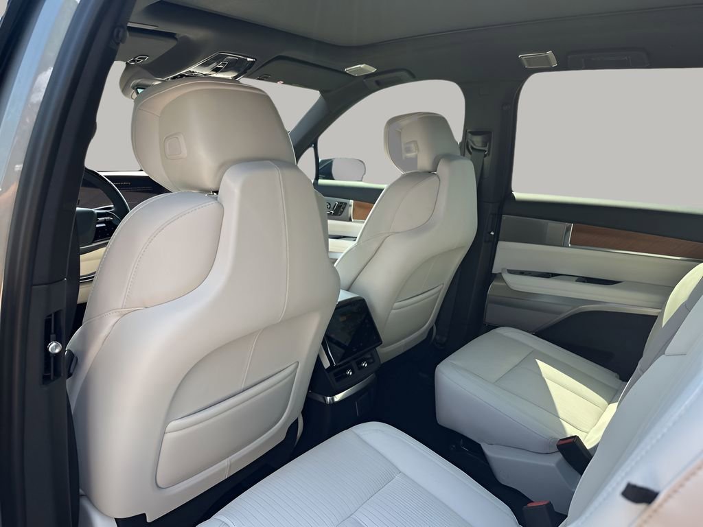 New 2026 Cadillac Vistiq Luxury image 17