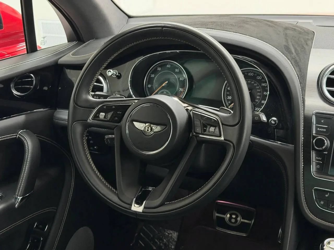 Used 2019 Bentley Bentayga AWD/4WD image 17