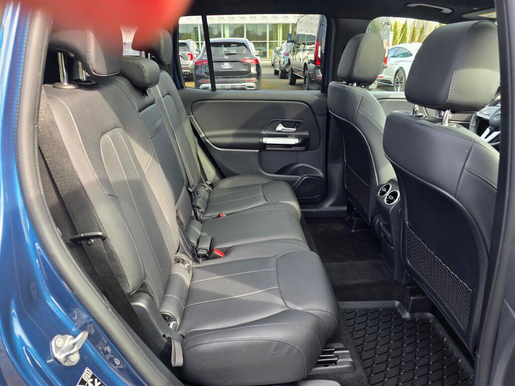 Used 2023 Mercedes-Benz GLB 250 4MATIC w/ Premium Package image 25