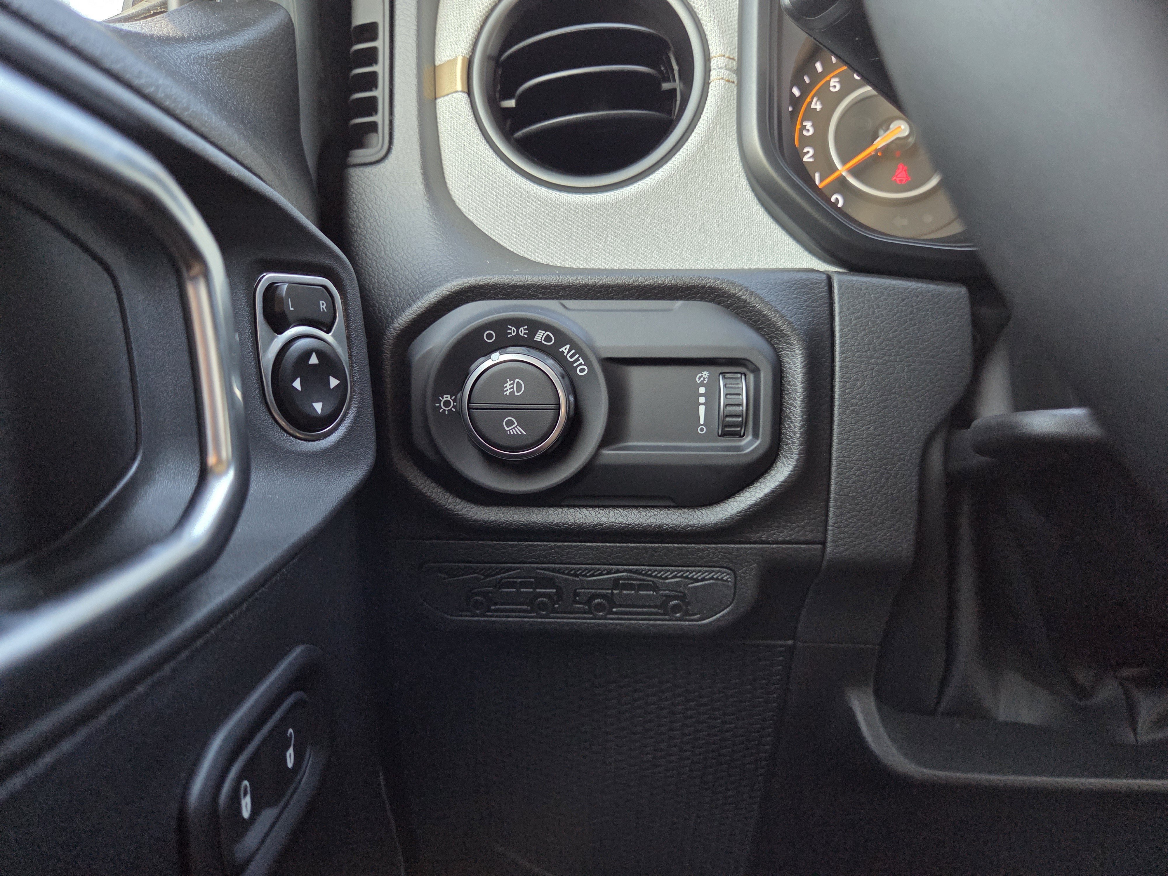 Used 2025 Jeep Gladiator Sport AWD/4WD image 34