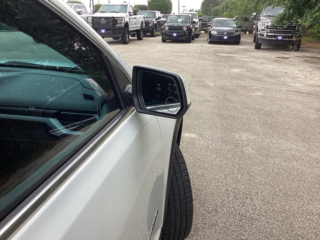 Used 2018 GMC Acadia SLT w/ LPO, Black Accent Package FWD image 25