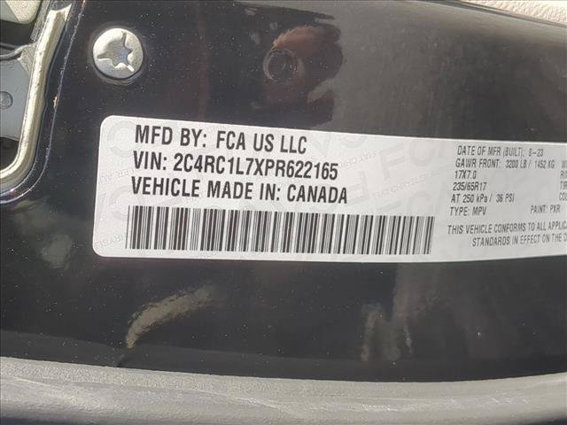 Used 2023 Chrysler Pacifica Touring-L FWD image 26