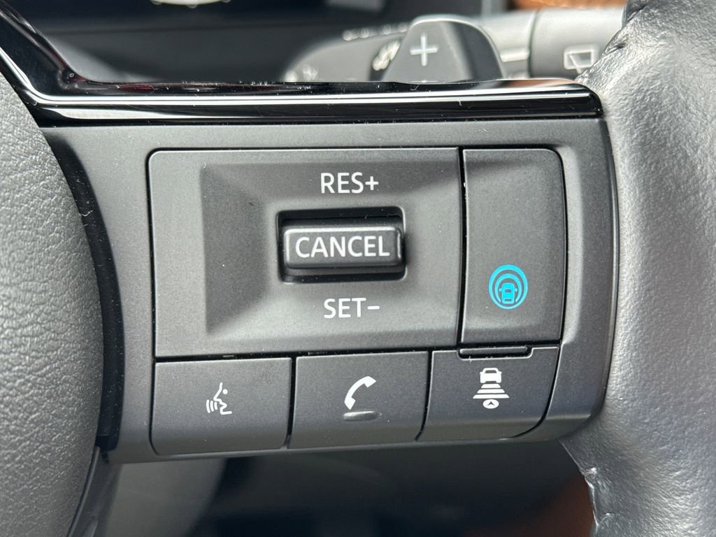 Used 2024 Nissan Rogue Platinum AWD/4WD image 22