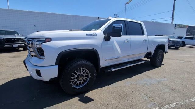 Used 2024 Chevrolet Silverado 2500 High Country w/ Z71 Off-Road Package image 4
