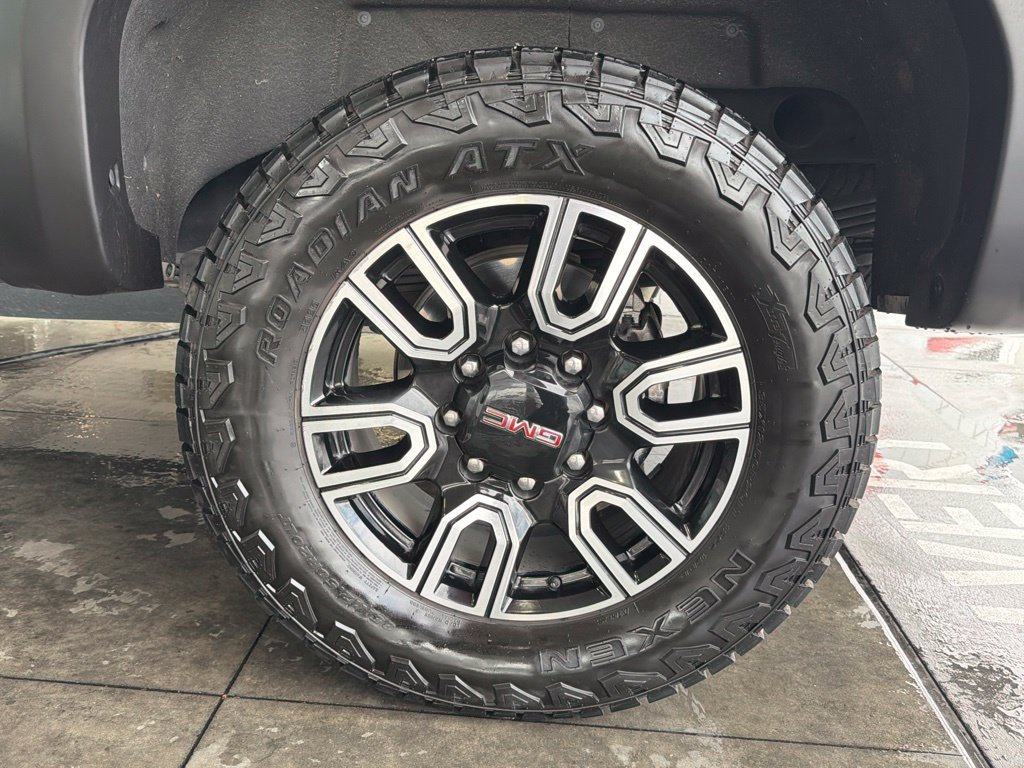 Used 2022 GMC Sierra 2500 AT4 w/ AT4 Premium Plus Package AWD/4WD image 15