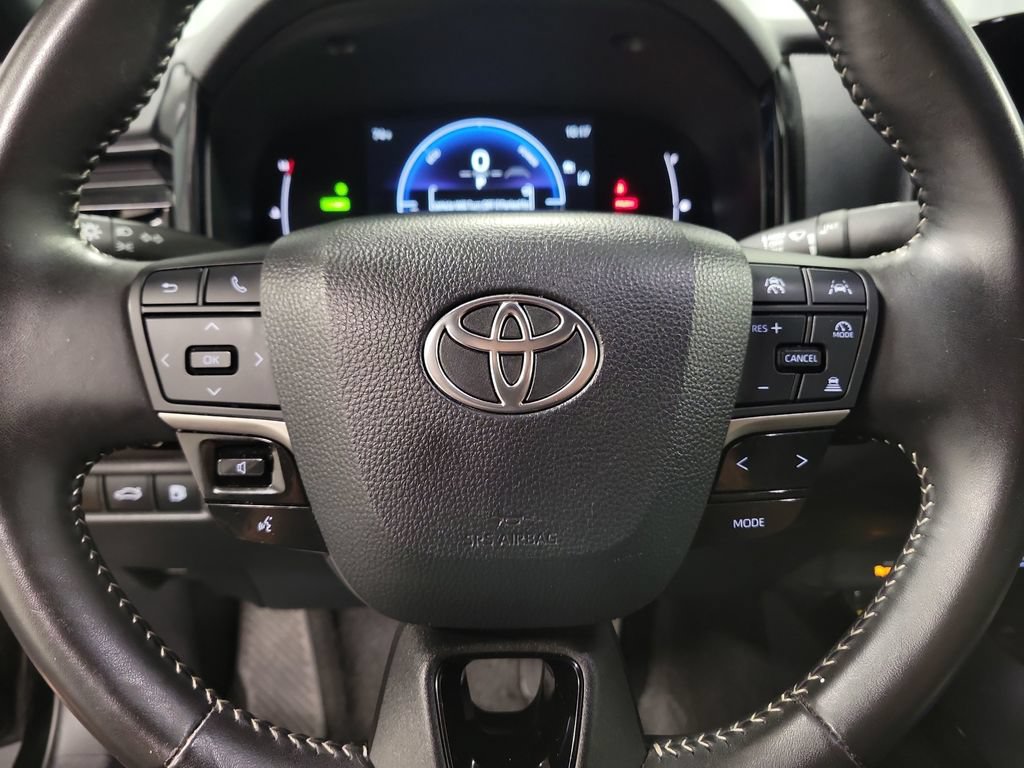 Used 2025 Toyota Camry SE FWD image 23