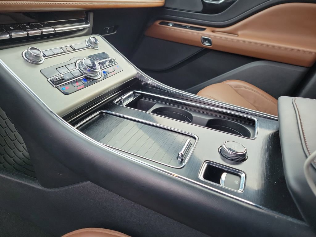 Certified 2020 Lincoln Aviator Reserve w/ Elements Package Plus image 29