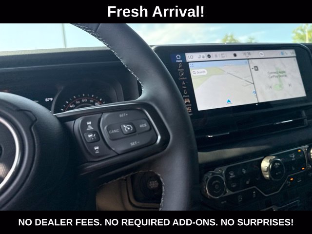 Used 2025 Jeep Gladiator Mojave AWD/4WD image 9