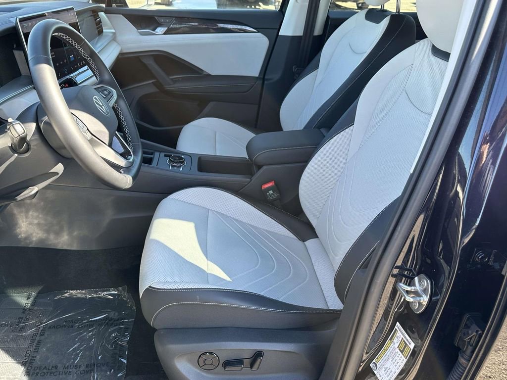 Certified 2025 Volkswagen Tiguan SE image 20