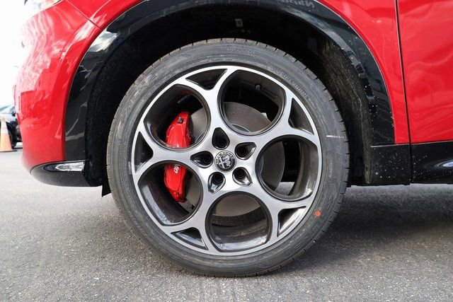 New 2025 Alfa Romeo Tonale Veloce w/ Premium Package image 8