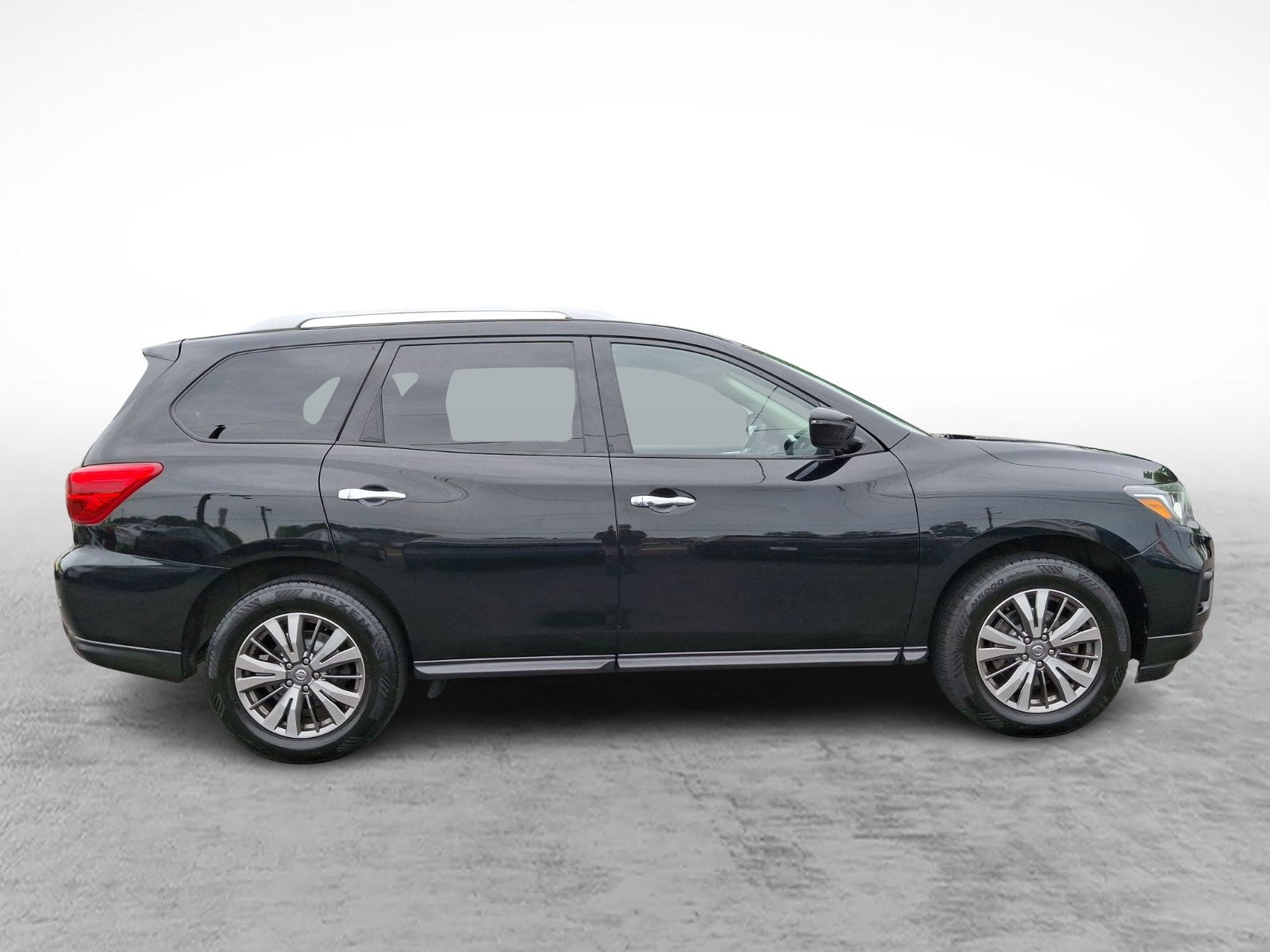 Used 2019 Nissan Pathfinder S AWD/4WD image 7