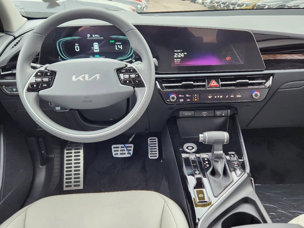 New 2025 Kia Niro EX Touring image 12