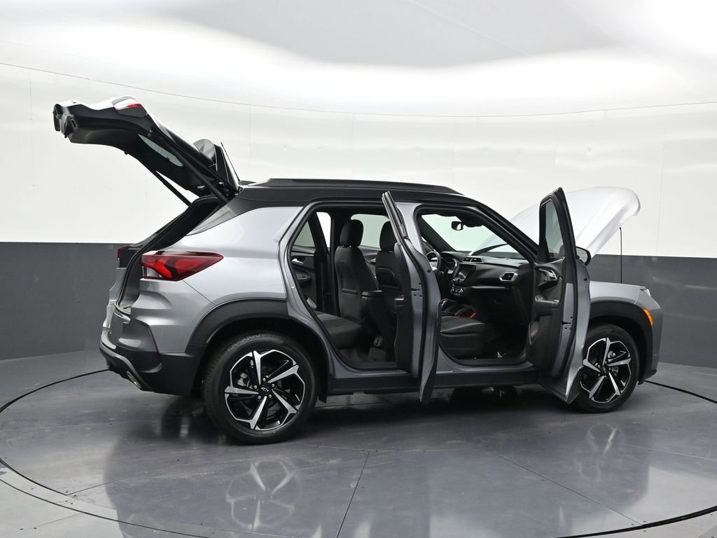 Used 2023 Chevrolet TrailBlazer RS w/ Sun and Liftgate Package image 31
