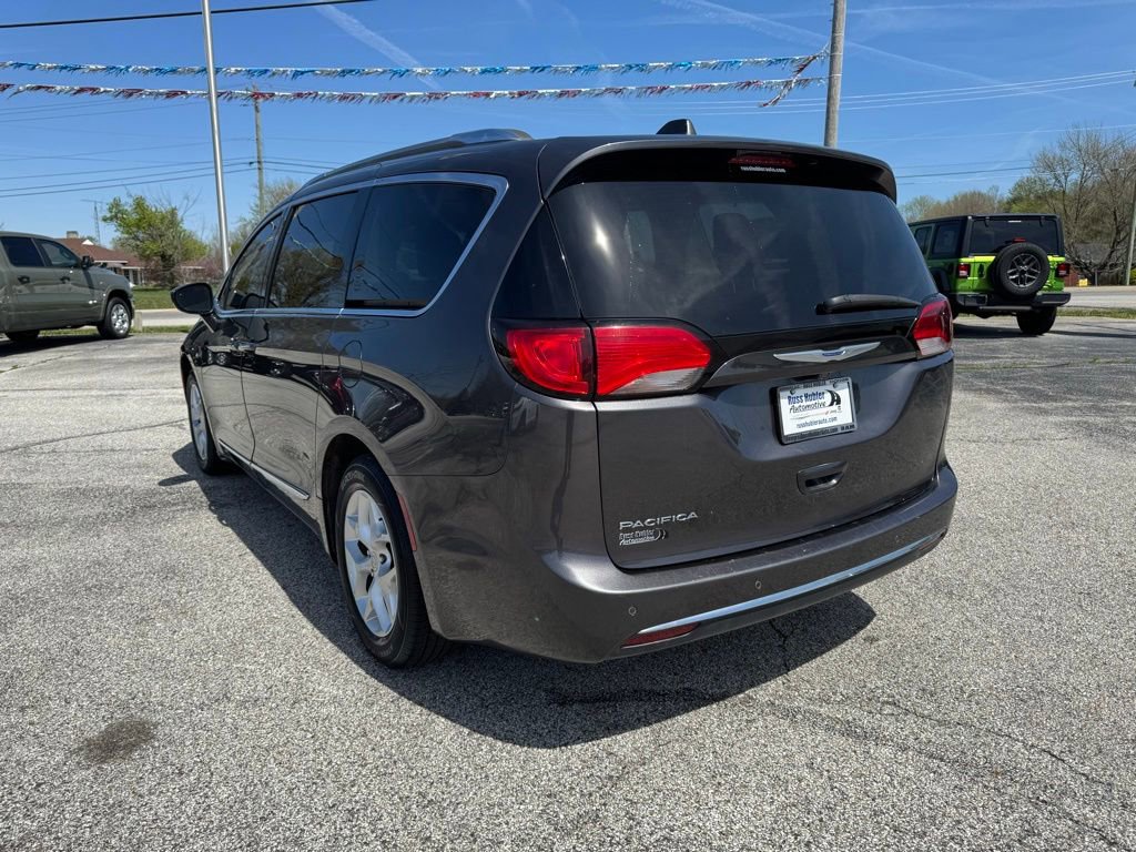 Used 2020 Chrysler Pacifica Touring-L w/ Tire & Wheel Group image 3