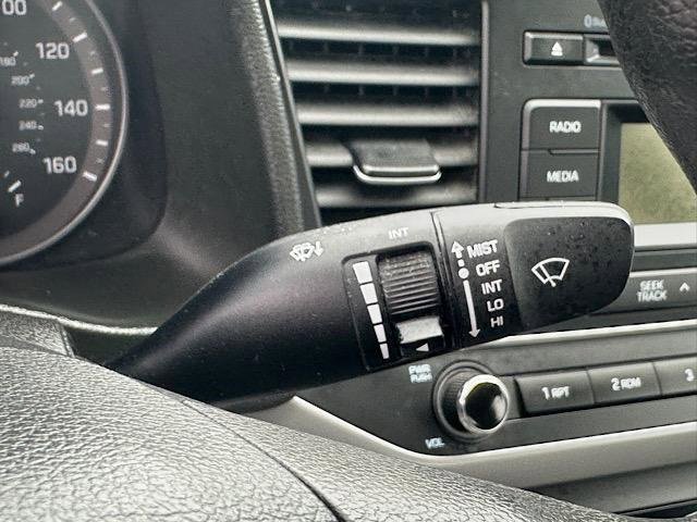 Used 2018 Hyundai Elantra SE image 29