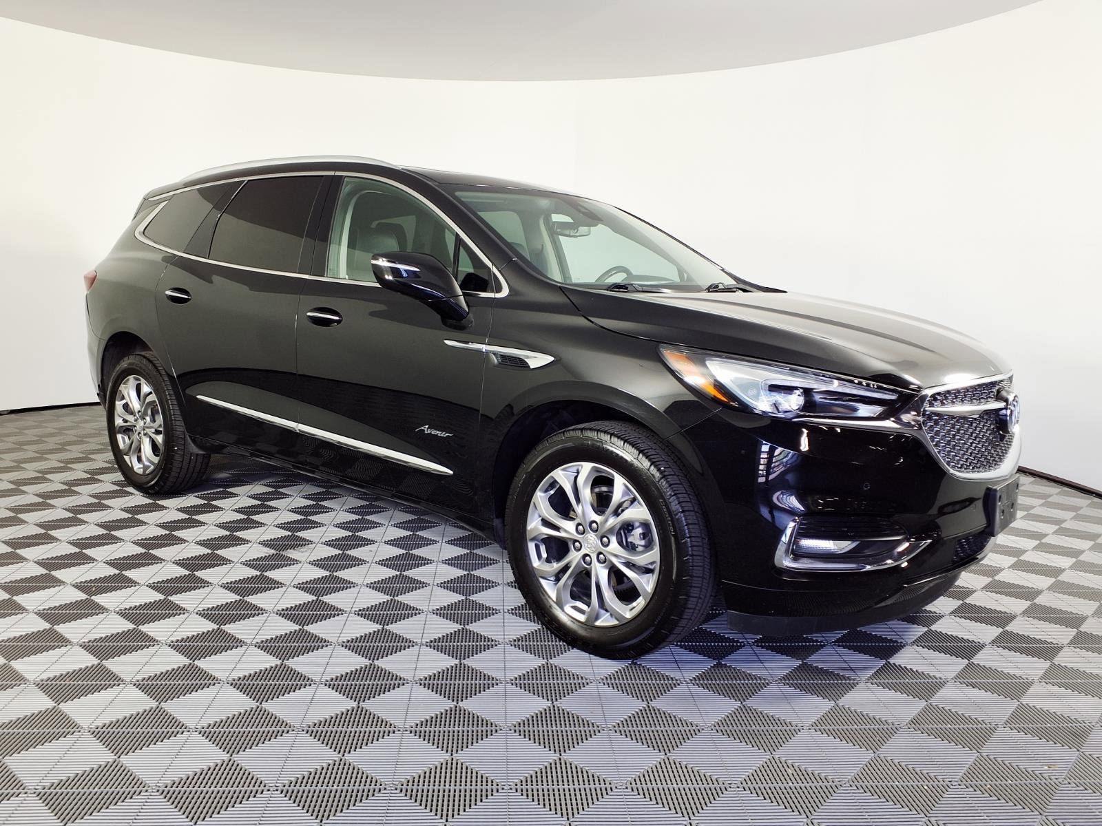 Used 2021 Buick Enclave Avenir w/ Avenir Technology Package FWD image 3