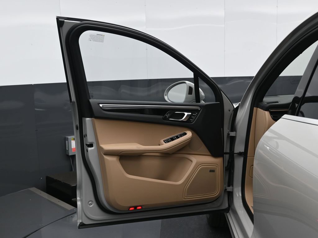 New 2026 Porsche Macan S image 8