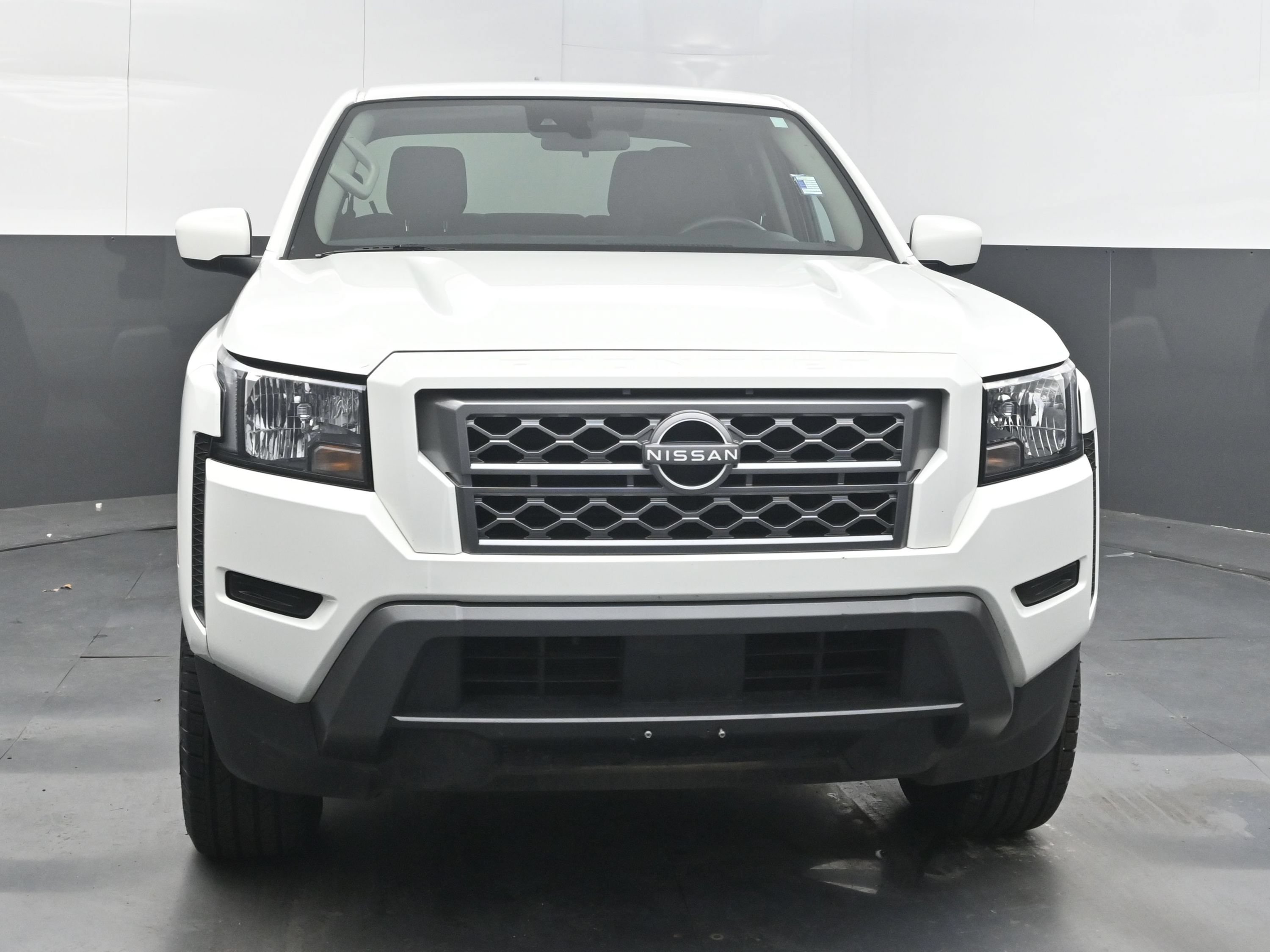 Used 2024 Nissan Frontier SV RWD image 3
