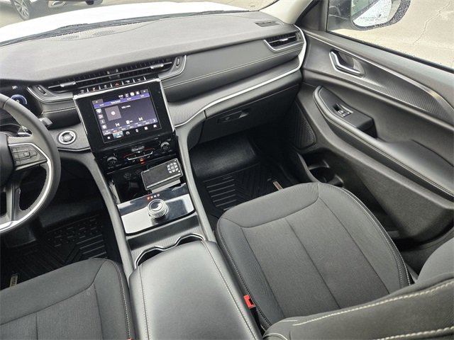 Used 2023 Jeep Grand Cherokee L Laredo image 28