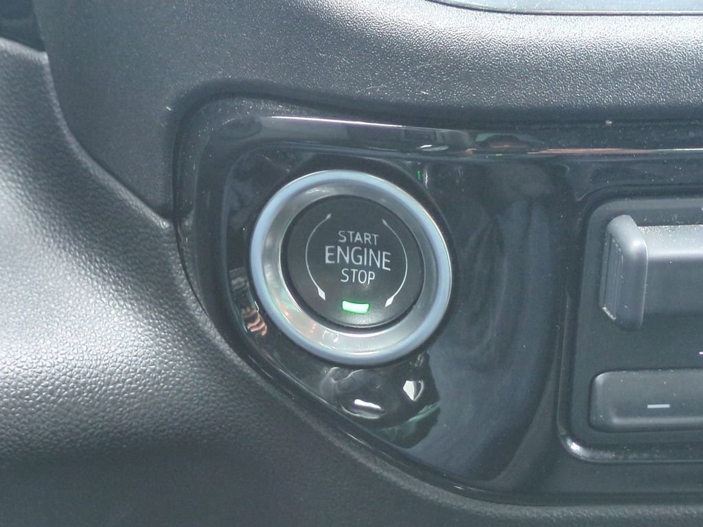 Used 2025 Chevrolet Silverado 1500 LT RWD image 27