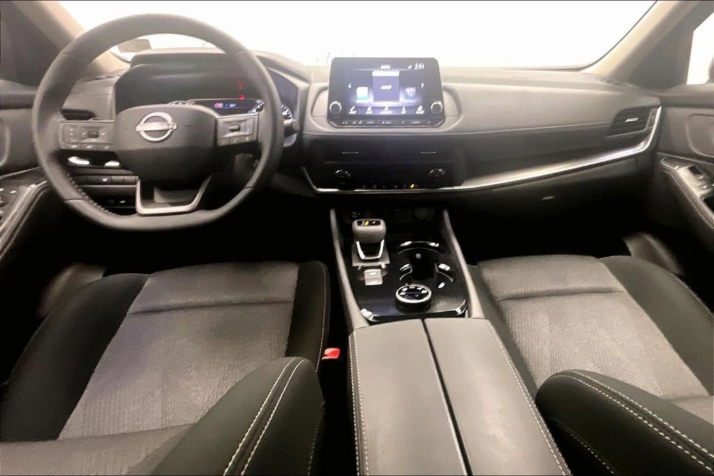 Certified 2026 Nissan Rogue SV AWD/4WD image 14