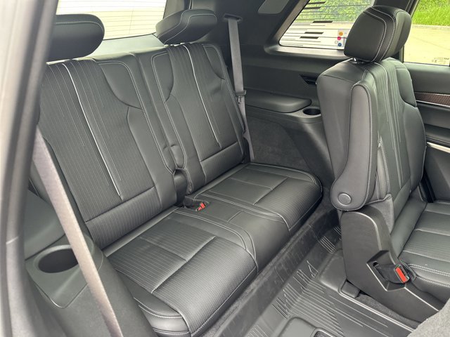 New 2026 Cadillac Vistiq Sport w/ LPO, Floor Liner Package image 31