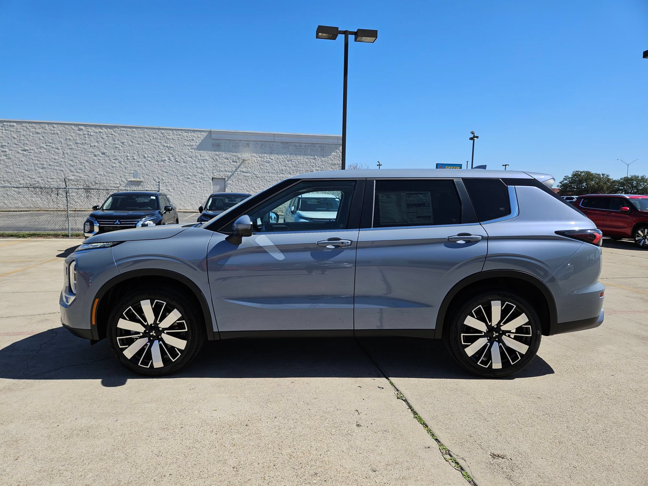 New 2026 Mitsubishi Outlander SE AWD/4WD image 2