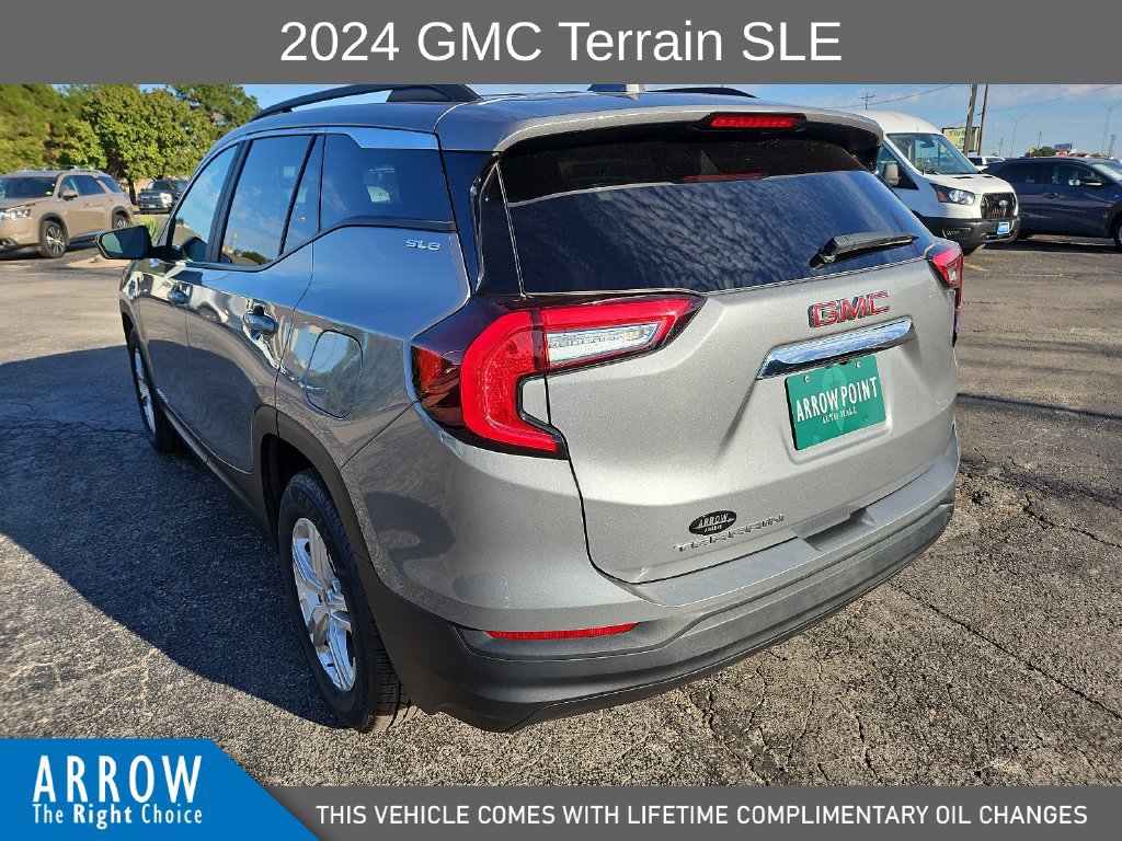 Used 2024 GMC Terrain SLE w/ Driver Convenience Package FWD image 9